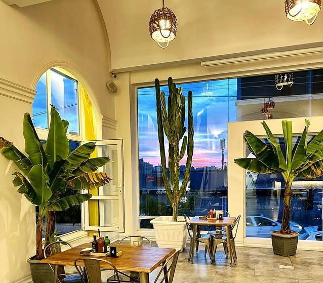 منوآف کافه رستورانهای سعادتآباد