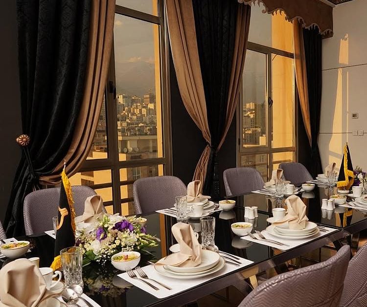 منوآف کافه رستورانهای سعادتآباد